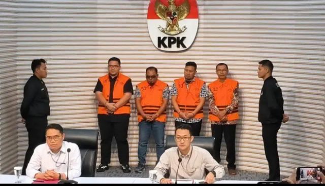 Komisi Pengurusan Dana Hibah Yang Diterima Kusnadi Senilai Rp32,2 Miliar Di Transfer Ke Rekening Istri Dan Staf Pribadi