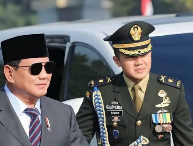 Gegara Kenaikan Pangkat Seskab Letkol Teddy Indra Wijaya Yang Dinilai Tabrak UU TNI, Apakah Presiden Prabowo Layak Di Makzulkan?