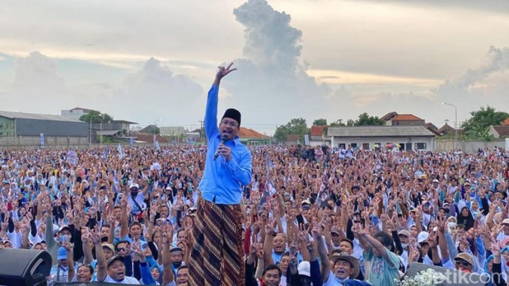 Mengejutkan! Bupati Sidoarjo Ahmad Mudhlor Ali Muncul Di Acara Deklarasi Prabowo-Gibran, KPK Dipertanyakan Proses Lanjutan Pemanggilan